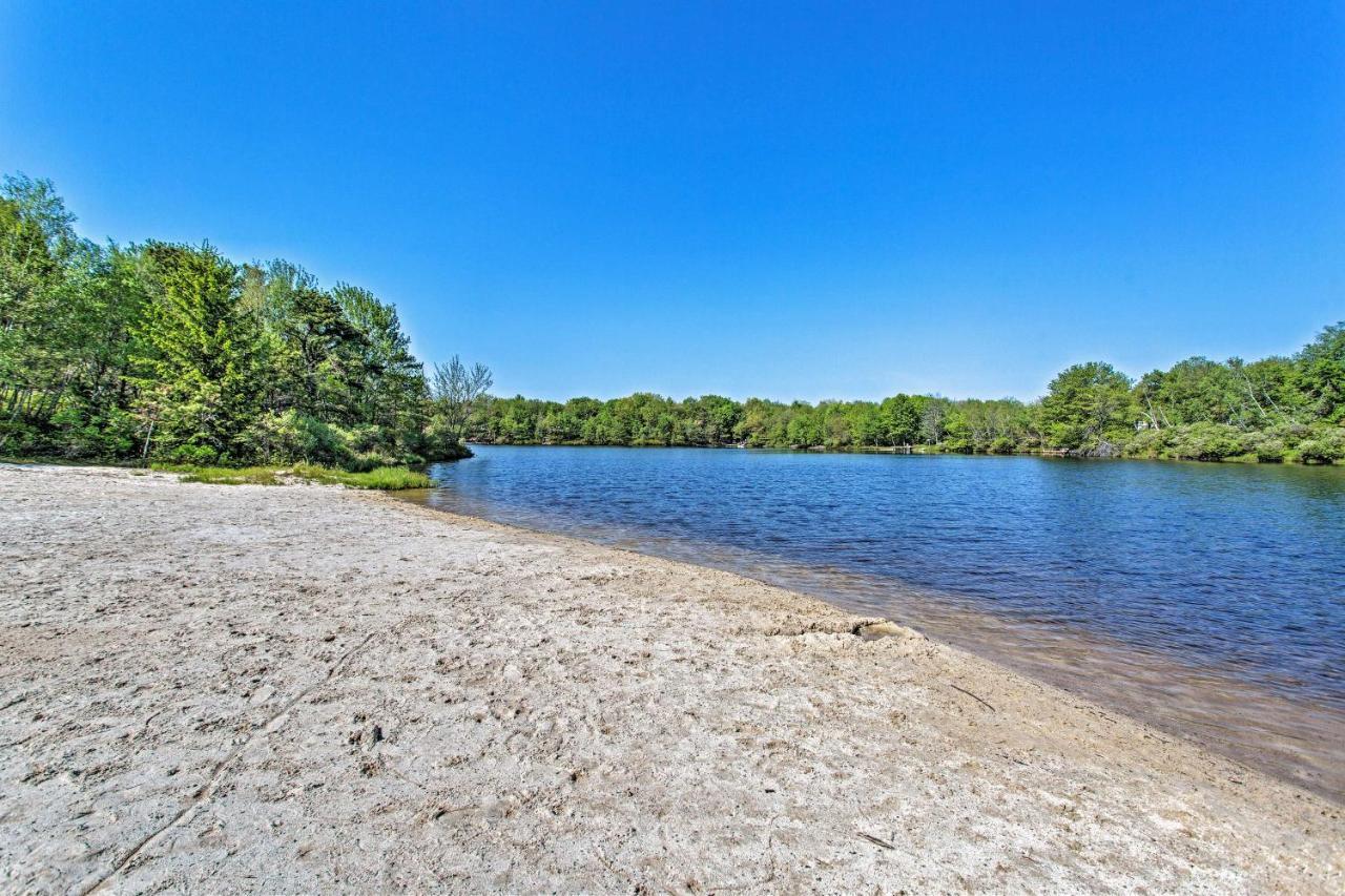 Peaceful Poconos Home With Lake And Pool Access! Long Pond Zewnętrze zdjęcie