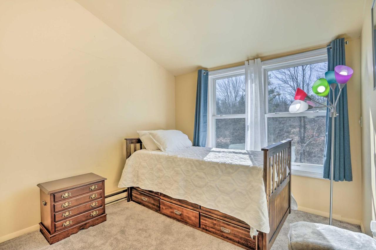 Peaceful Poconos Home With Lake And Pool Access! Long Pond Zewnętrze zdjęcie